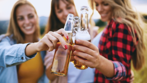 drinking alcohol_5 Common Mistakes That Stall Your Fat Loss Progress